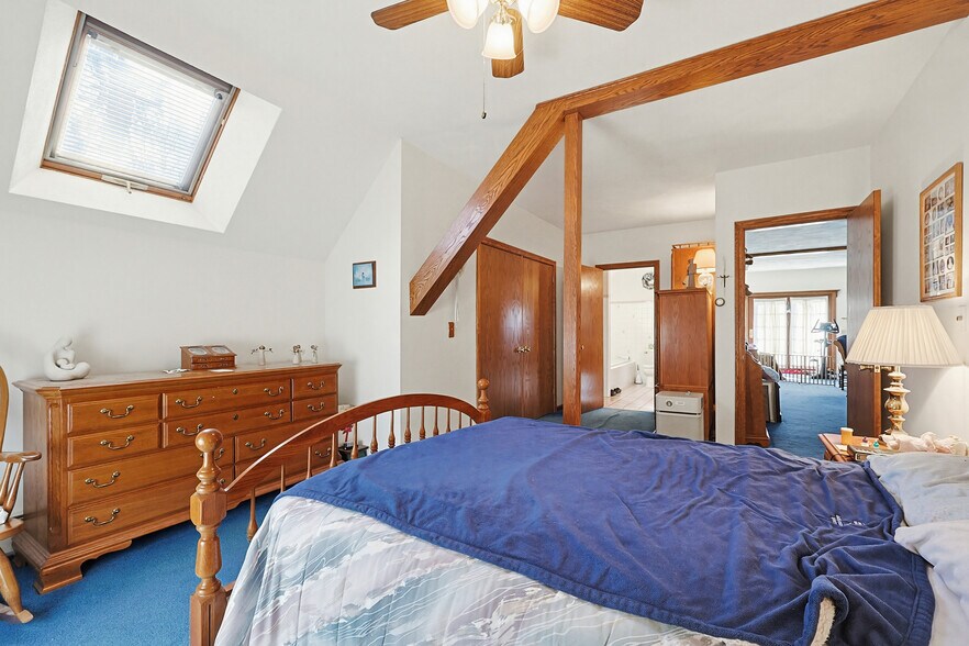 More Photos Of 1501 Lonsdale Ave, Lincoln General Retail For Sale