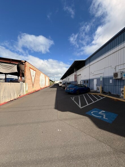 More Photos Of 214 Sand Island Access Rd, Honolulu Warehouse For Lease