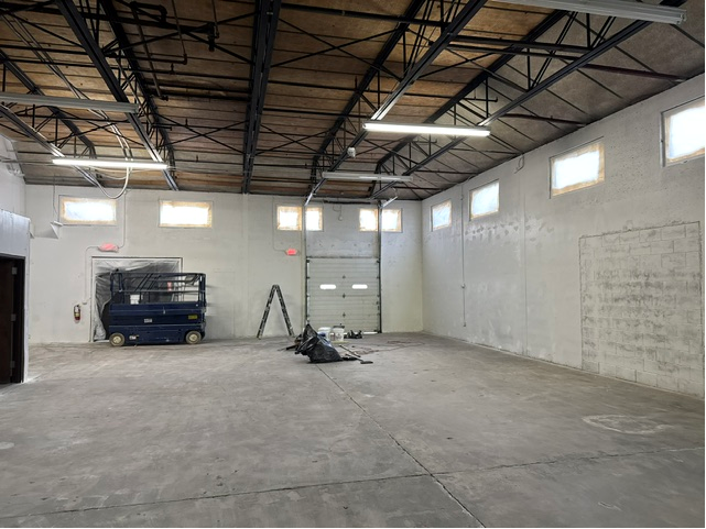 More Photos Of 5 Johnson Dr, Raritan Warehouse For Lease