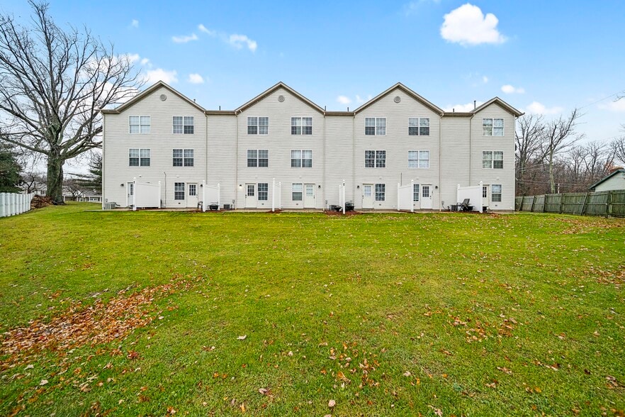 More Photos Of 6037 Lake Rd W, Ashtabula Apartments For Sale