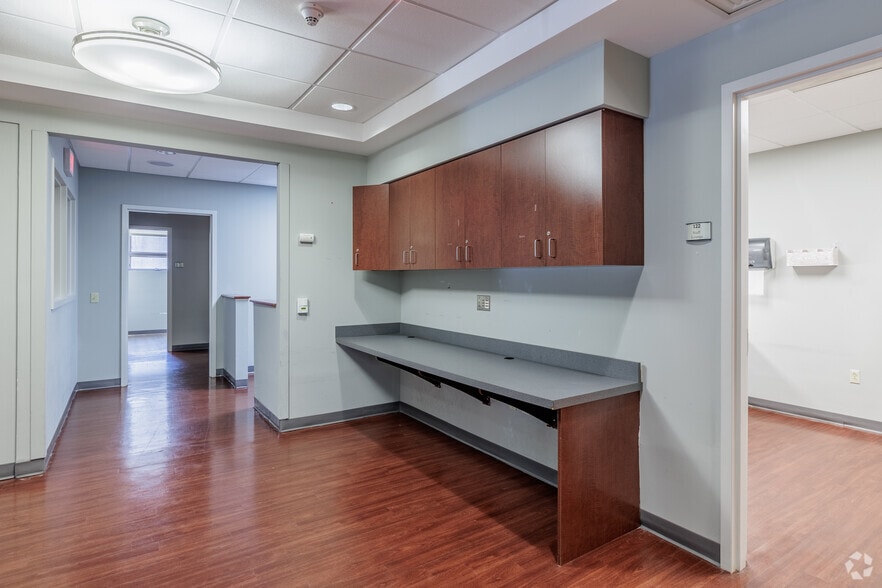 More Photos Of 20 Woodridge Ave, Hackensack Medical For Lease