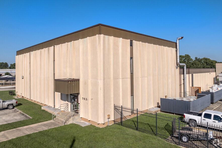 Primary Photo Of 7638 Spring Cypress Rd, Spring Office For Sale