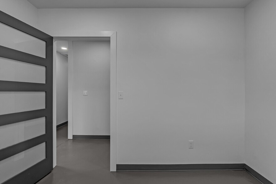 More Photos Of 836 N 1st St, Broken Arrow Coworking Space