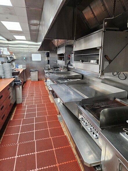 More Photos Of 8442 Parkwood Blvd, Plano Restaurant For Lease