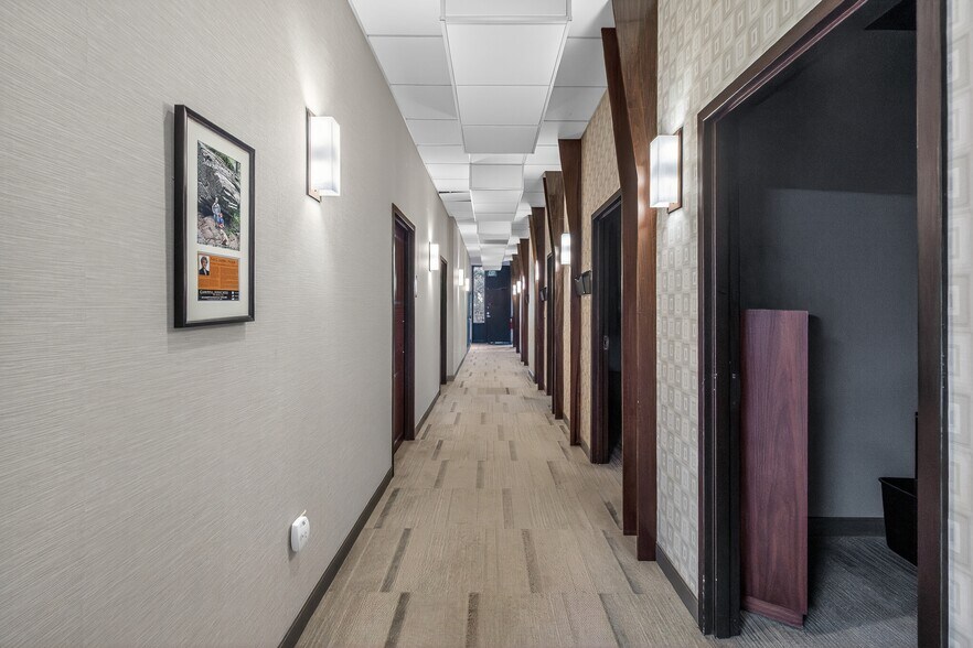 More Photos Of 715-717 East Blvd, Charlotte Office For Sale