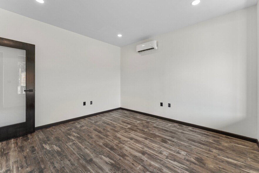 More Photos Of 2988 George Washington Memorial Hwy, Hayes Office For Sale