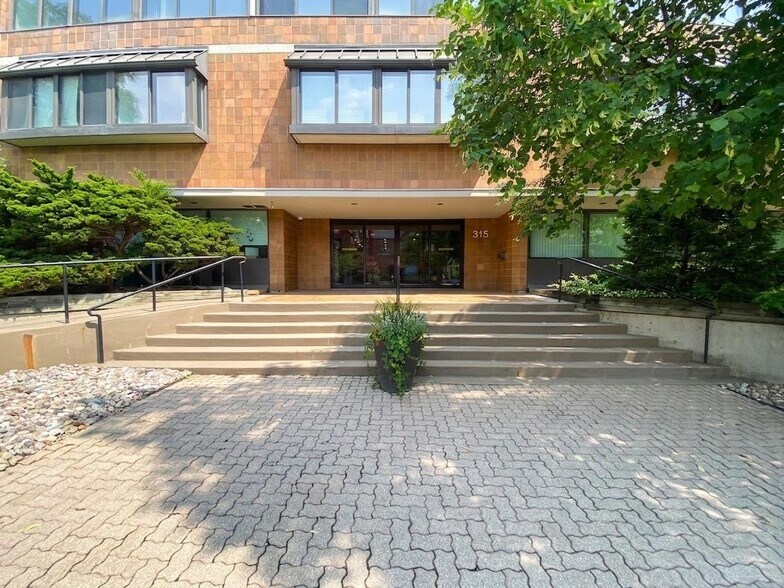 More Photos Of 315 Avenue Rd, Toronto Apartments For Sale