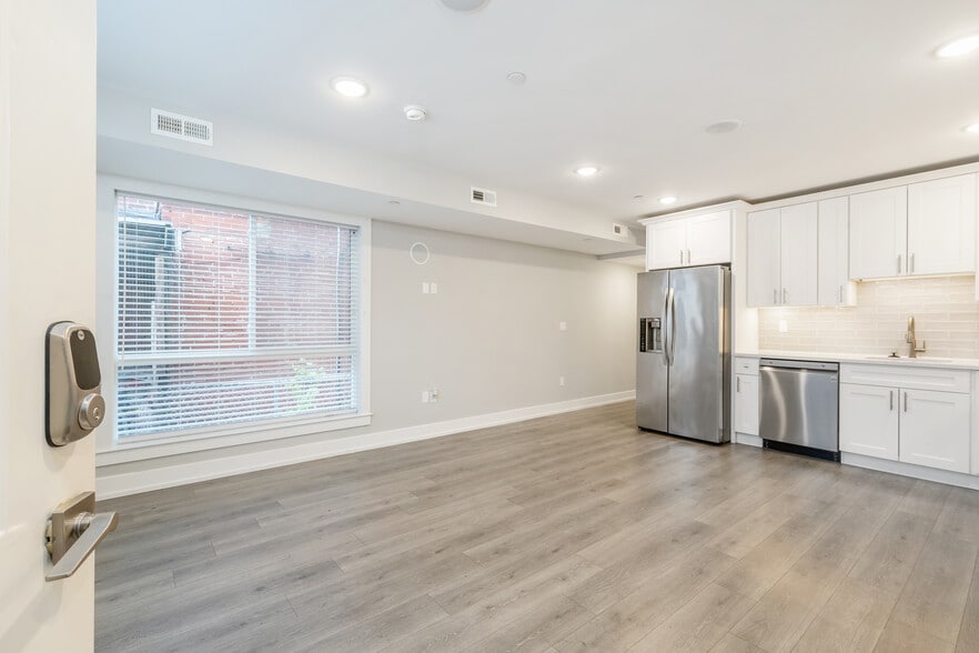 More Photos Of 1309 S 52nd St, Philadelphia Apartments For Sale