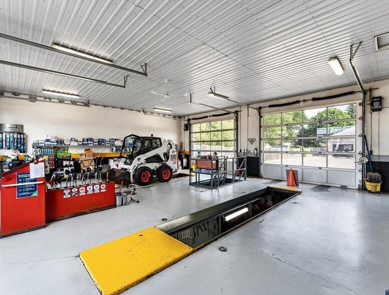 More Photos Of 158 Hwy 20 W, Fonthill Auto Repair For Sale