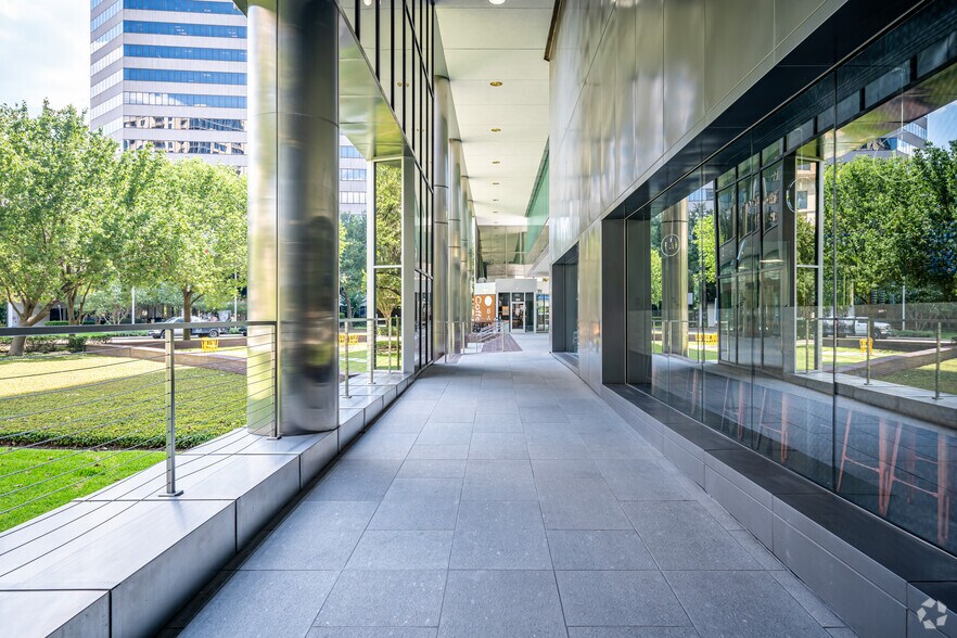 More Photos Of 2 RIVERWAY, Houston Office For Lease