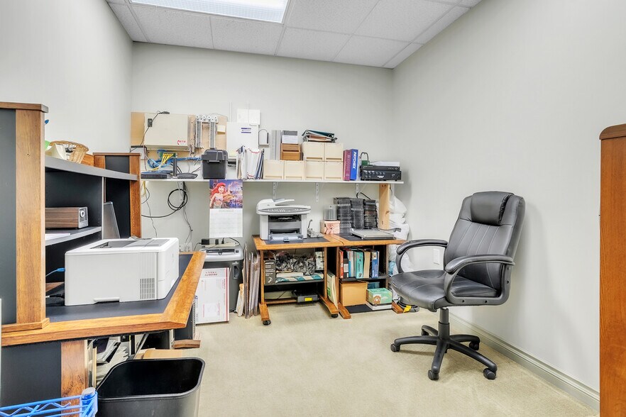 More Photos Of 1450 Pa-51, Clairton Office For Lease