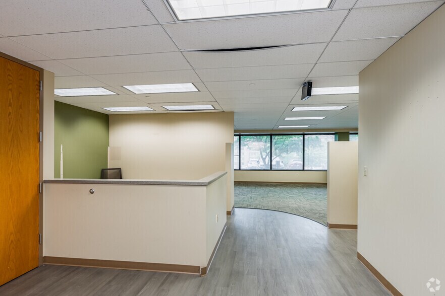 More Photos Of 300 Oxford Dr, Monroeville Office For Lease