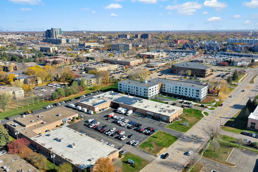More Photos Of 4200-4250 76th St W, Edina Light Distribution For Sale