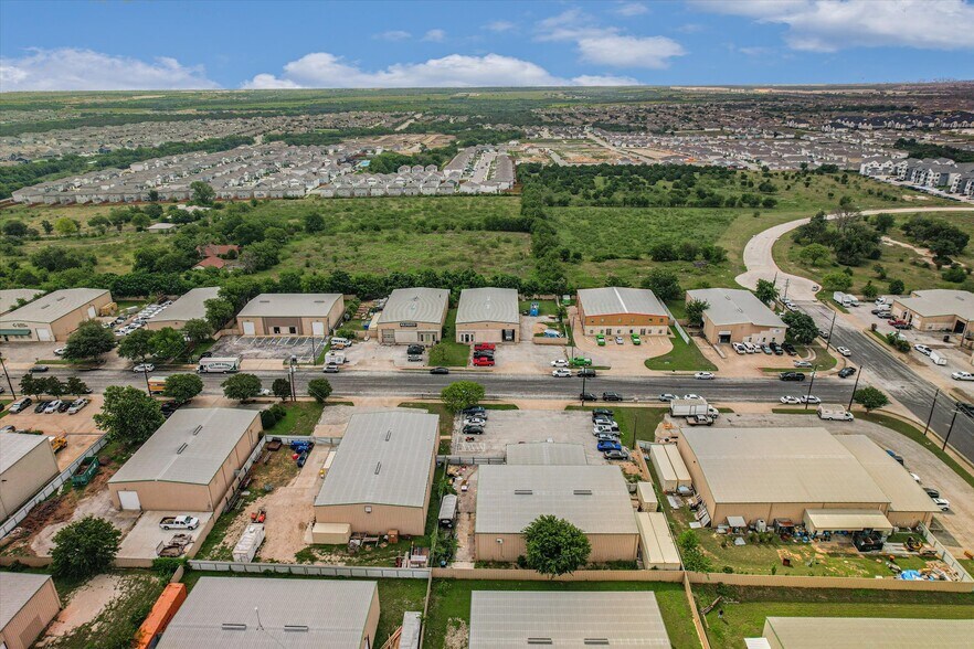 More Photos Of 2411 Patterson Industrial Dr, Pflugerville Warehouse For Lease