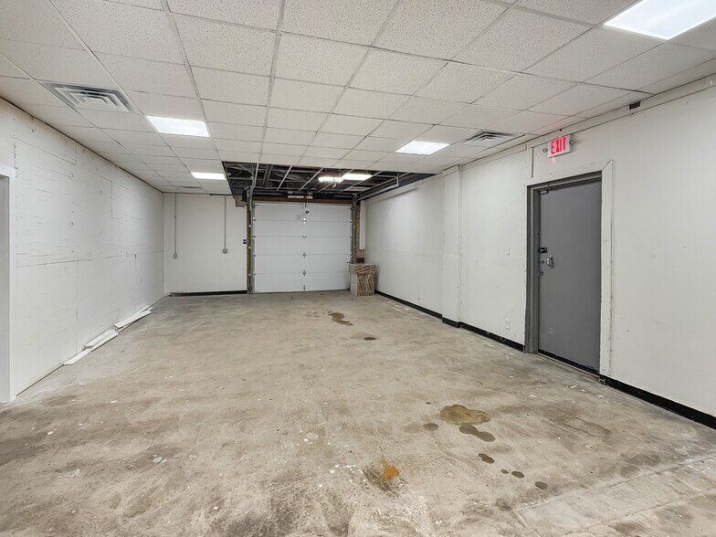 More Photos Of 3940 Dixon St, Des Moines Service For Lease