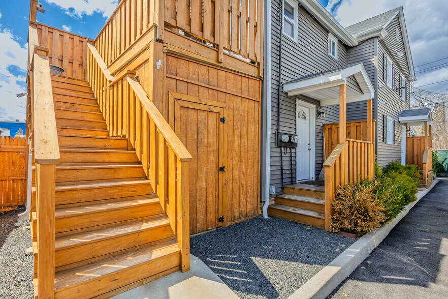 More Photos Of 296 N Main St, Sayville Industrial For Sale