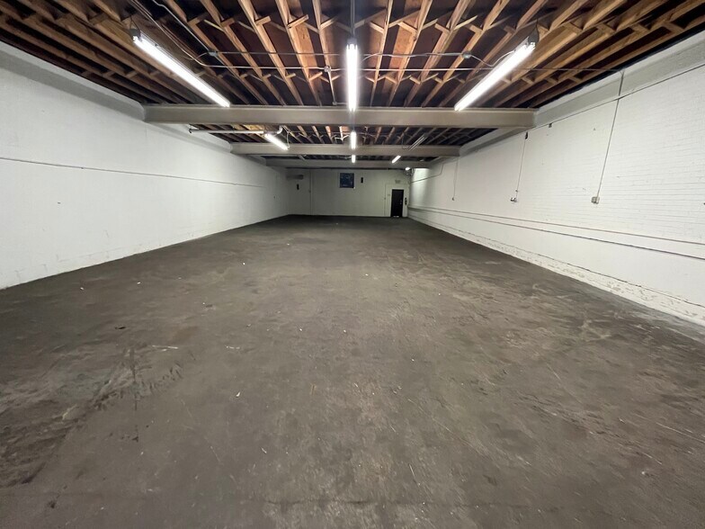 More Photos Of 929 Chick Springs Rd, Taylors Light Manufacturing For Lease