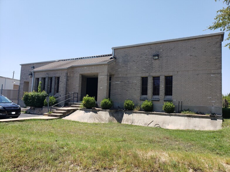 Primary Photo Of 8116 Ferguson Cut Off, Austin Warehouse For Sale