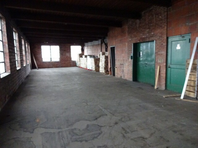 More Photos Of 1500 Clinton St, Buffalo Light Manufacturing For Lease