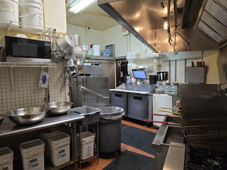 More Photos Of 4263 Lincoln Ave, Chicago Restaurant For Sale
