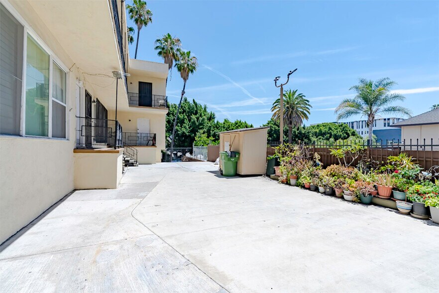 More Photos Of 741 S Hobart Blvd, Los Angeles Apartments For Sale