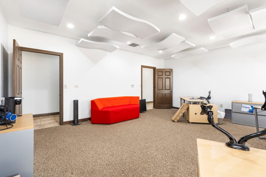 More Photos Of 4136 South Scenic, Springfield Office For Sale