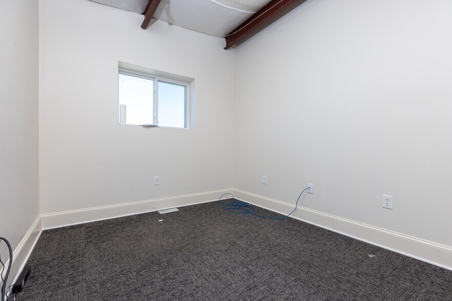More Photos Of 1050 W Innovation Dr, Kearney Warehouse For Sale