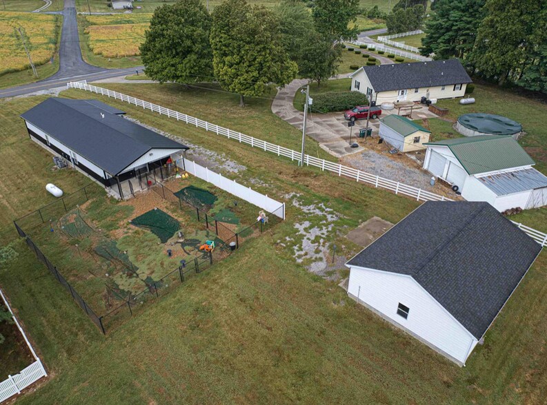 More Photos Of 1601 ST RTE 56E STATE ROUTE 56E, Morganfield Veterinarian Kennel For Sale