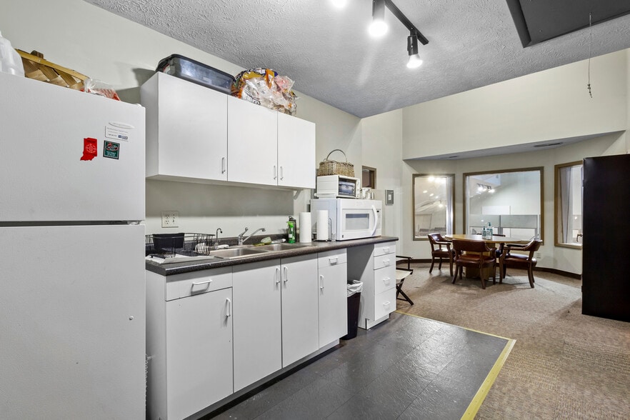 More Photos Of 4700 Northwest Plaza West Dr, Zionsville Loft Creative Space For Sale