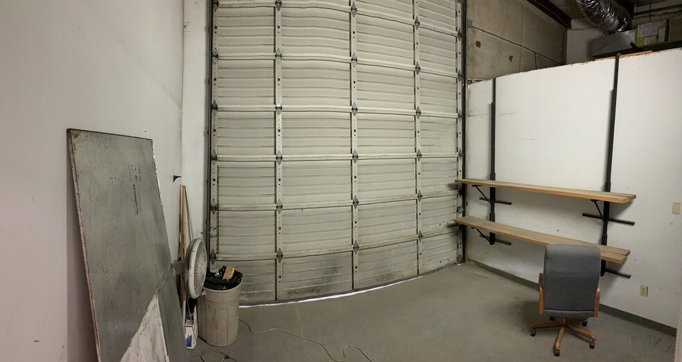 More Photos Of 11252 Goodnight Ln, Dallas Light Manufacturing For Sale