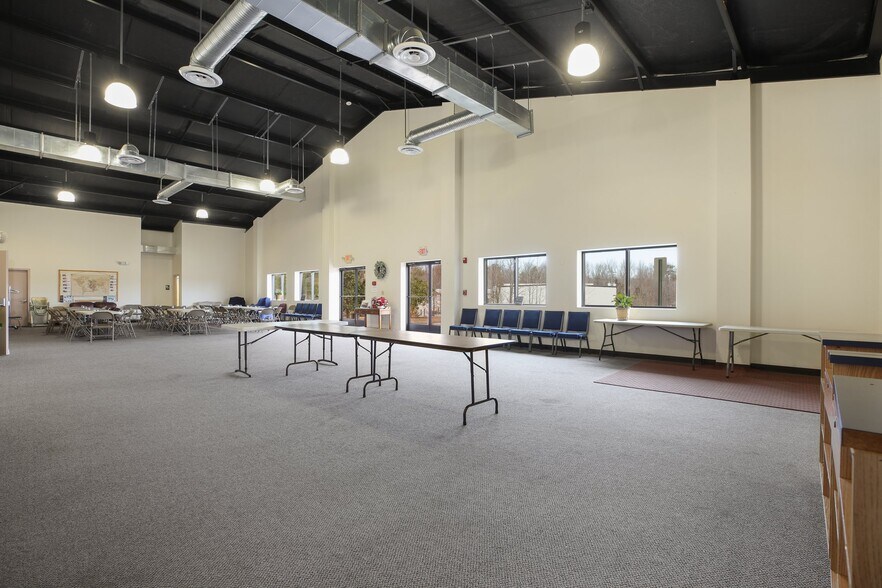 More Photos Of 9304 Onyx Ct, Fredericksburg Warehouse For Lease