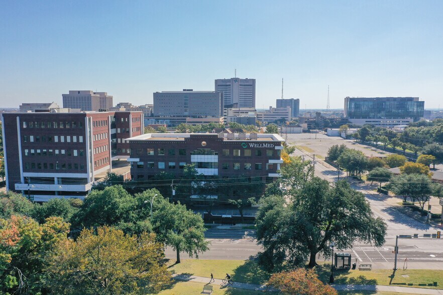 More Photos Of 3310 Live Oak St, Dallas Medical For Lease