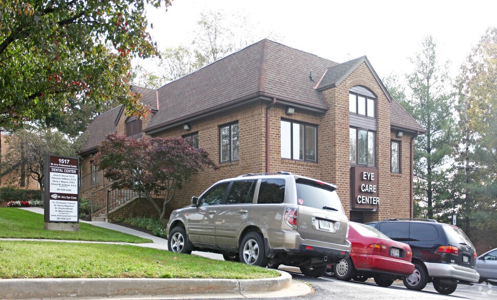 Primary Photo Of 1517 Ridgeside Dr, Mount Airy Medical For Lease