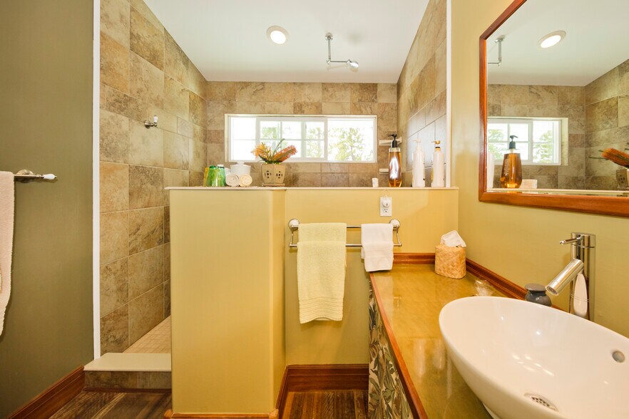 More Photos Of 94-2152 S Point Rd, Naalehu Hotel For Sale