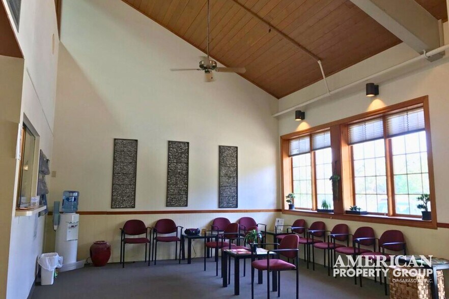 More Photos Of 3808 N Tamiami Trl, Sarasota Medical For Sale