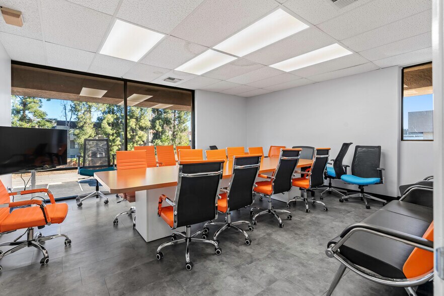 More Photos Of 4600 W American Ave, Bakersfield Office For Sale