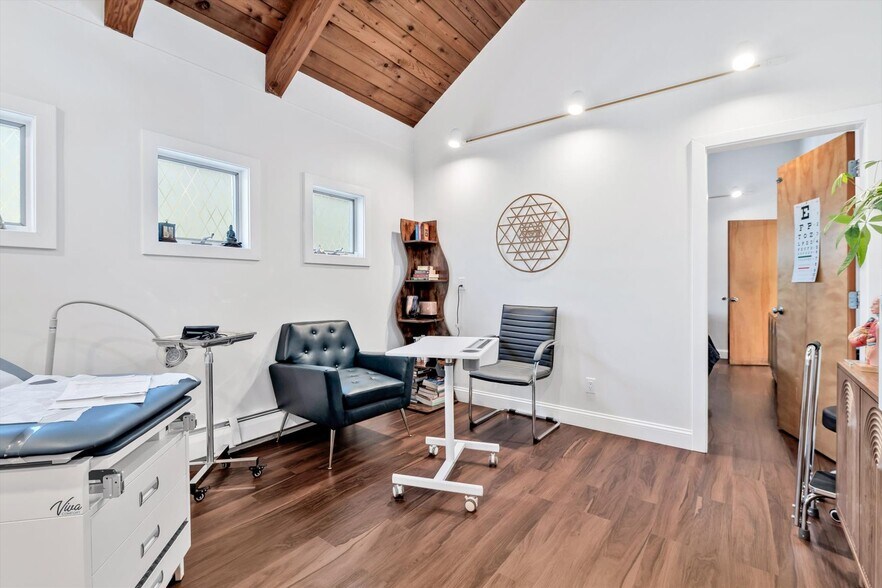 More Photos Of 1049 Main St, West Barnstable Medical For Sale