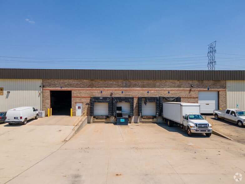 More Photos Of 510-530 Oakleaf Ct, Joliet Warehouse For Lease