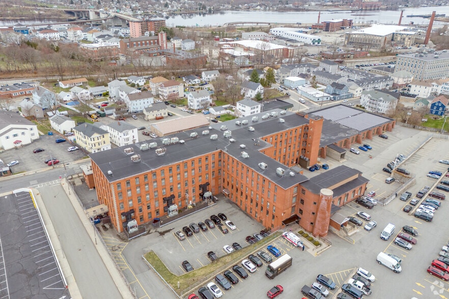 More Photos Of 1565-1567 N Main St, Fall River Office For Lease