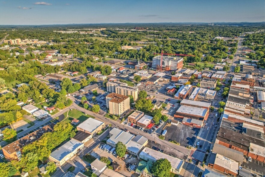 More Photos Of 125-127 E Prince St, Gallatin Storefront Retail Residential For Lease