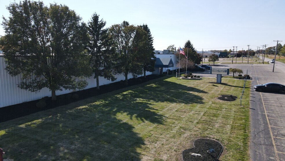 More Photos Of 555 Linfoot St, Wauseon Warehouse For Lease