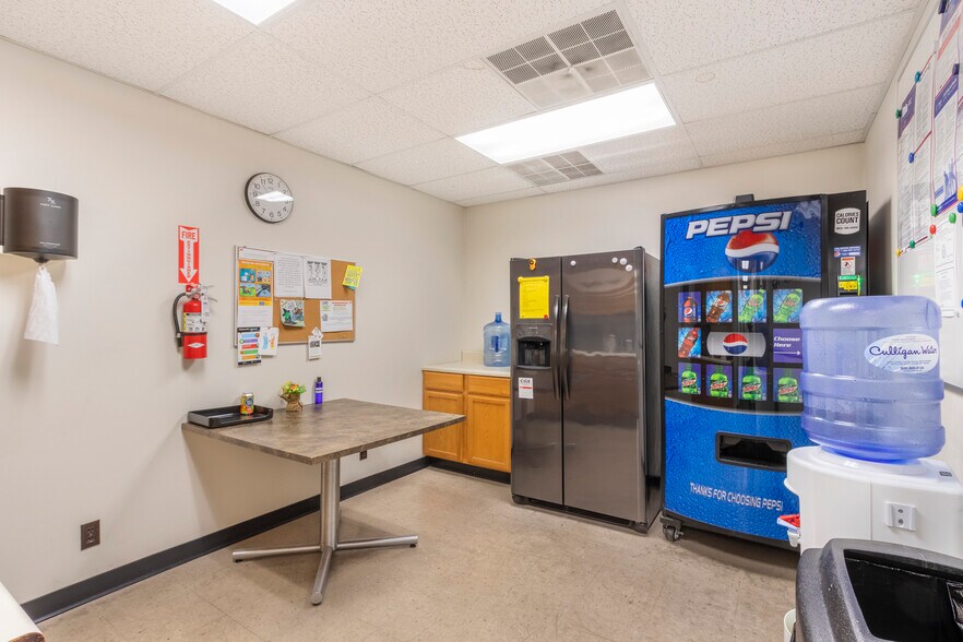 More Photos Of 5095 Crookshank Rd, Cincinnati Light Manufacturing For Sale