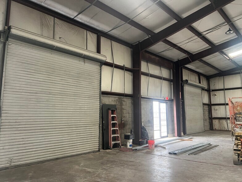 More Photos Of 4005 Osage St, Houston Warehouse For Lease