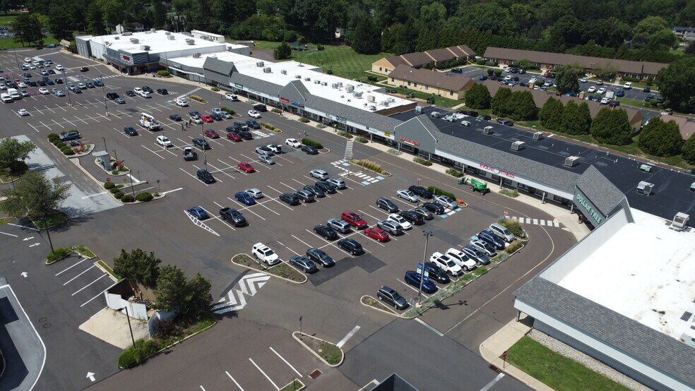 More Photos Of 426 Town Ctr, New Britain Unknown For Lease