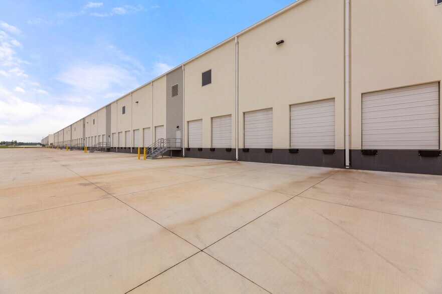 More Photos Of 4805 N Interstate 35, Georgetown Unknown For Lease