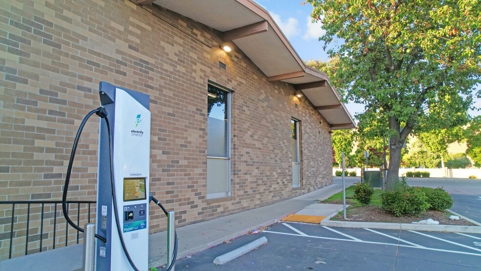 More Photos Of 26801 Mission Blvd, Hayward Bank For Lease