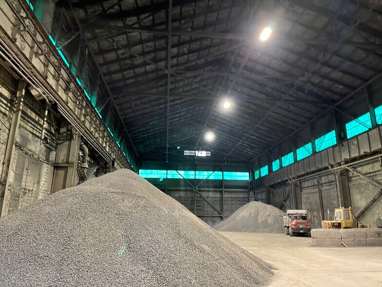 More Photos Of 3505 Hyde Park Blvd, Niagara Falls Warehouse For Lease