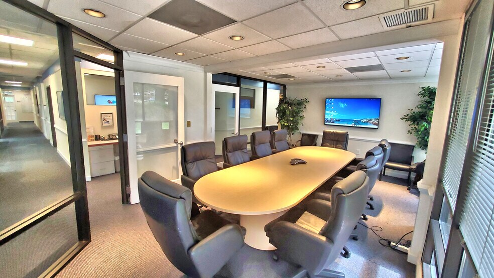 More Photos Of 11890 Sunrise Valley Dr, Reston Office For Lease