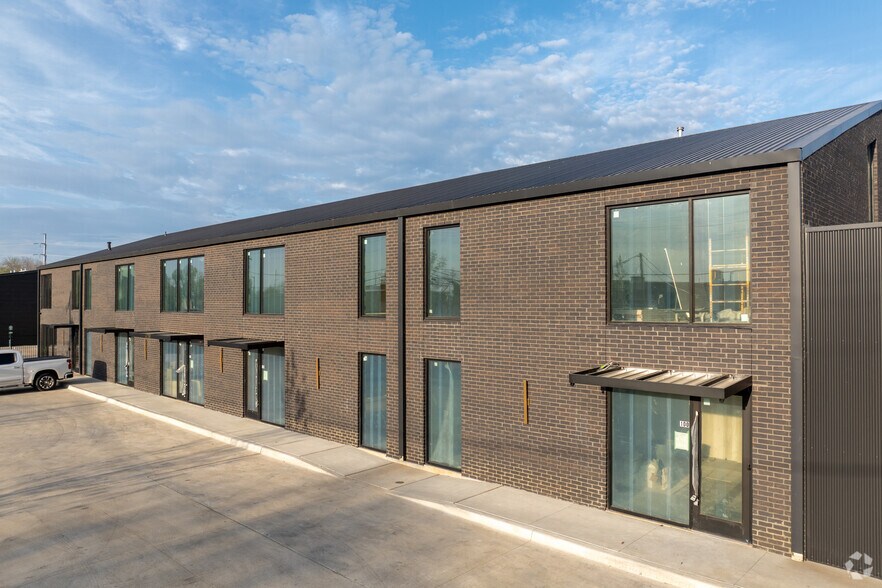 More Photos Of 4750 Iberia Ave, Dallas Office Residential For Sale