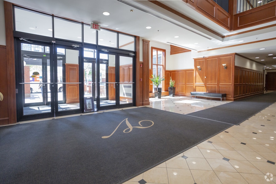 More Photos Of 326 11th Ave SW, Calgary Office Residential For Lease